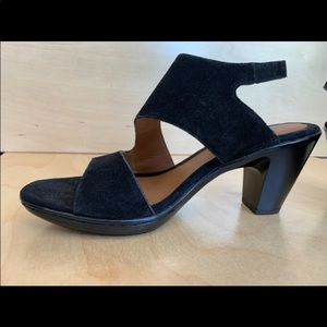 Black cut out heels sz 7.5